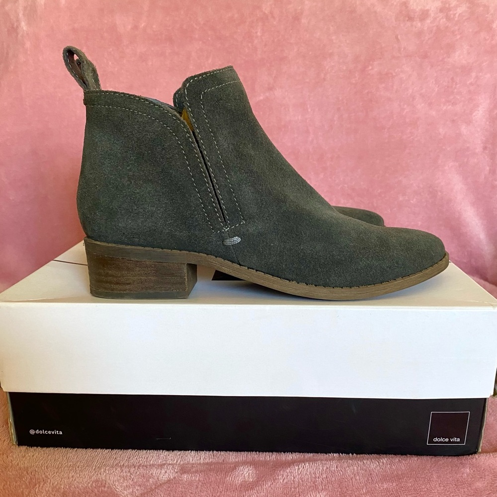 Dolce Vita dark Grey suede Booties Size 6.5